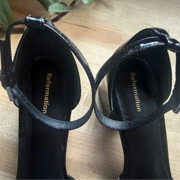 Reformation Mallory Closed Toe Heels - Picture 3 of 7